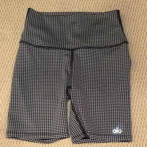 Alo Yoga biker shorts
